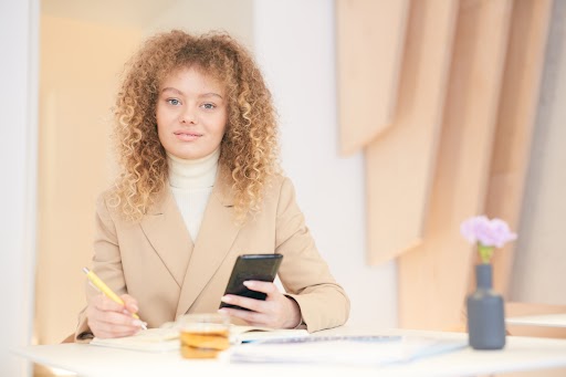Managing Curly Hair at the Casino Table